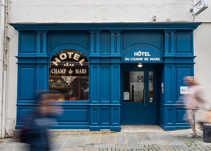 Hôtel accueillant les animaux: Contact Hôtel du Champ de Mars de Saint-Brieuc